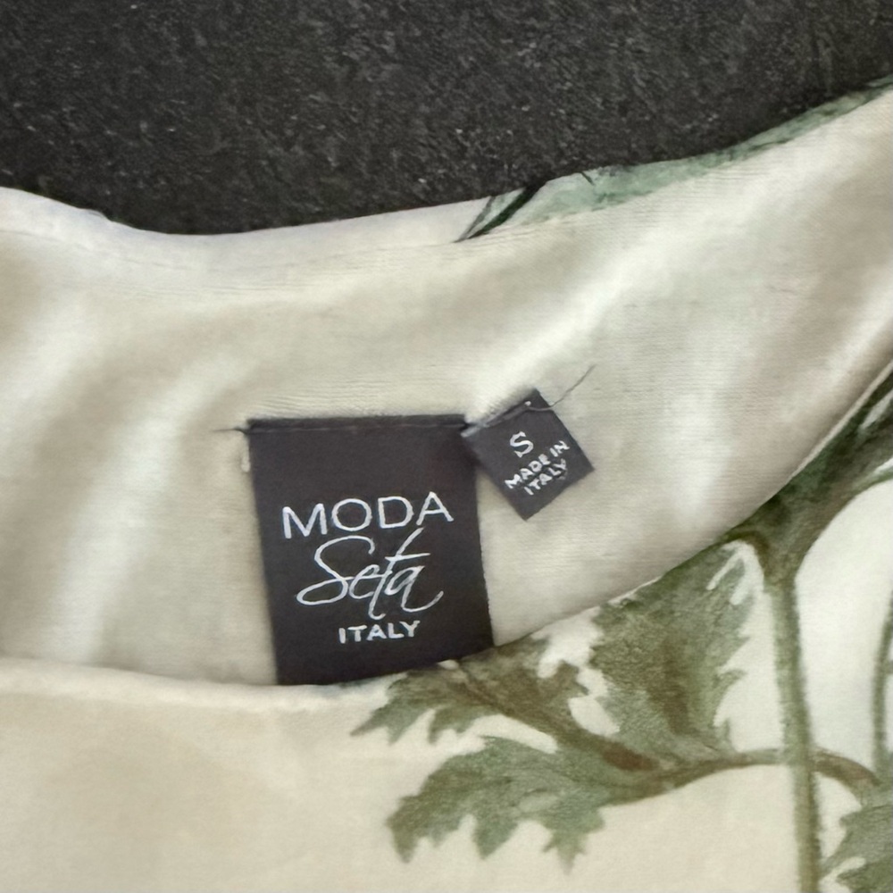 Moda Puff Sleeve Ruffled Blouse - Picture 4 of 7